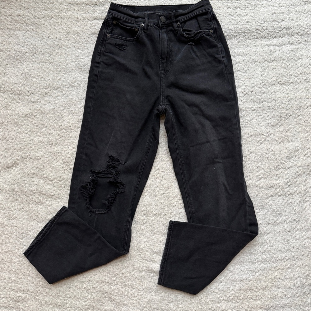 Women’s Size 2 American Eagle Black Ripped Straight Leg Jeans